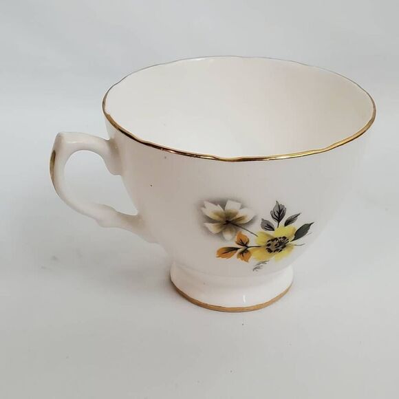 Royal Vale Bone China Teacup Yellow Floral Gold Trim England Pattern 8221 - Picture 3 of 6